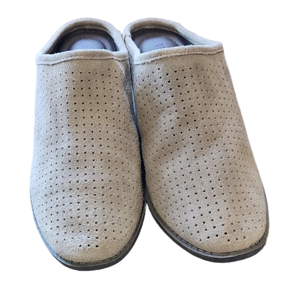 Me Too Zadiee Mules Shoes Women's 6M Beige Suede Stacked Heel Slip On - Picture 2 of 11